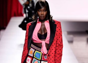 Moschino: verão 2024 celebra os 40 anos da marca
