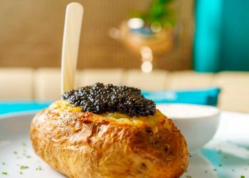 Kaspia On board: programa leva alta gastronomia para voos privados
