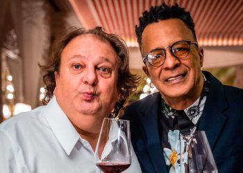 Bar do Vaticano recebe shows de Tony Gordon e Ivo Meirelles