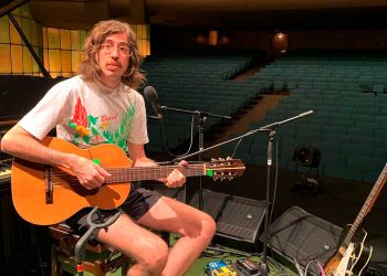 Tim Bernardes apresenta “Raro Momento Infinito” no Theatro Municipal de SP