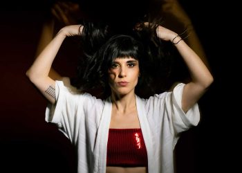 Mini Lamers lança clipe da deliciosa “Seja Livre Perto de Mim”; assista