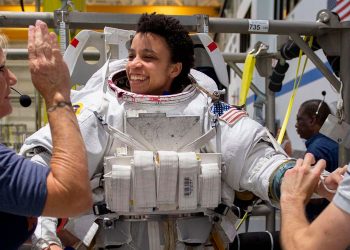 Prada vai criar trajes espaciais para missão da Nasa 