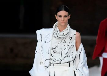 Valentino patrocina exposição de arte contemporânea em Milão