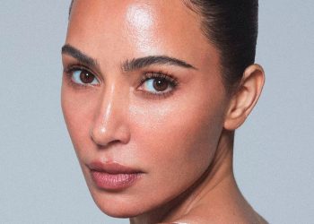 Kim Kardashian relança linha de maquiagem e perfume
