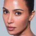Kim Kardashian relança linha de maquiagem e perfume