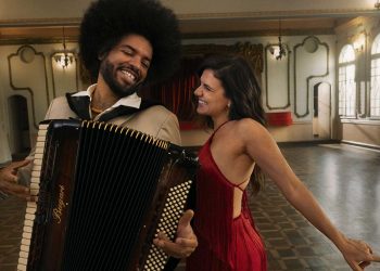 Mariana Aydar e Mestrinho lançam álbum no Sesc Pompeia 