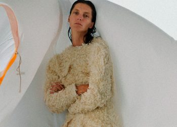 Phoebe Philo terá venda física na Bergdorf Goodman, em Nova York