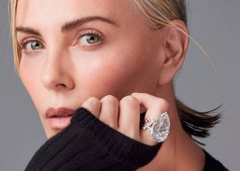 Charlize Theron ganha novo cargo na Dior