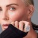 Charlize Theron ganha novo cargo na Dior