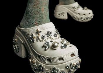 Dica CHNews: collab entre Crocs e Simone Rocha chega ao Brasil