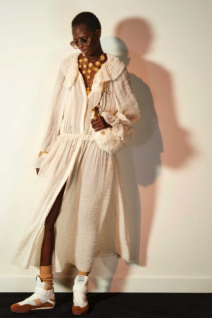 Chloé: Chemena Kamali megulha nos anos 1970 para o resort 2025