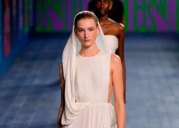 Dior se inspira na Grécia Antiga para alta-costura de inverno 2024