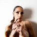 Lia Paris lança álbum acústico com participações; ouça