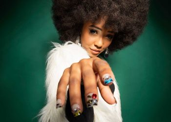 Kênia Bárbara volta em “Os Outros” e encara Nelson Rodrigues no teatro