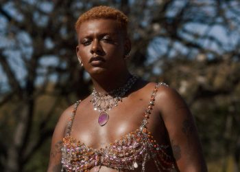 Liniker estreia show de “Caju” em SP no dia 8 de novembro