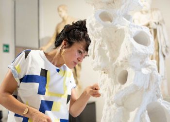 Casa Triângulo recebe mostra da escultora Juliana Cerqueira Leite