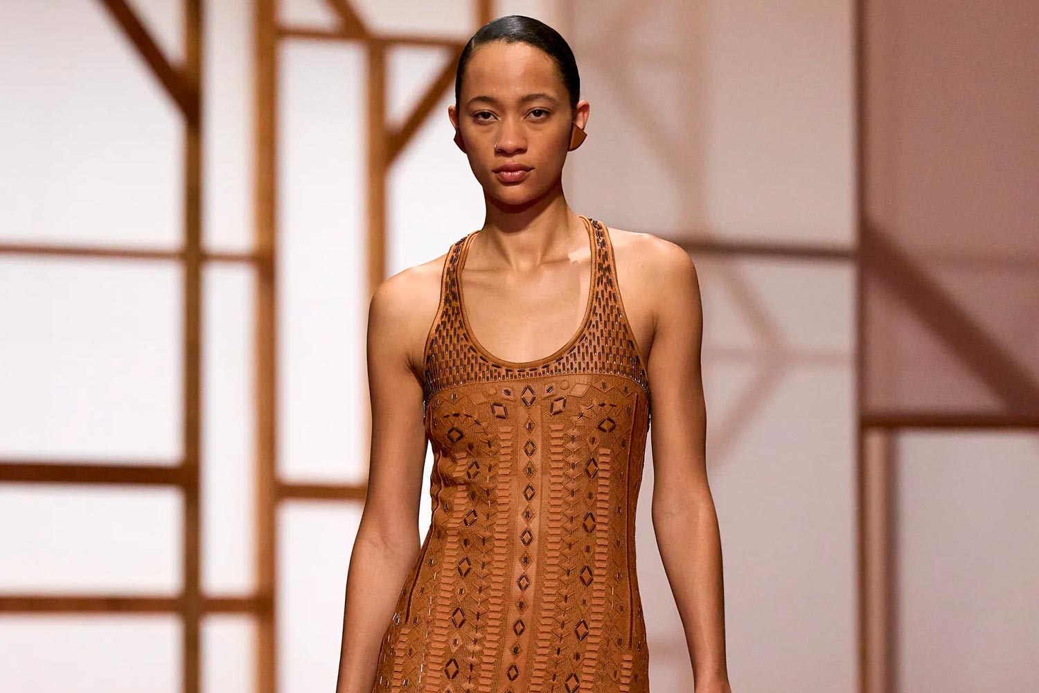 Mocha Mousse: 10 itens must-have inspirados na cor 2025 da Pantone
