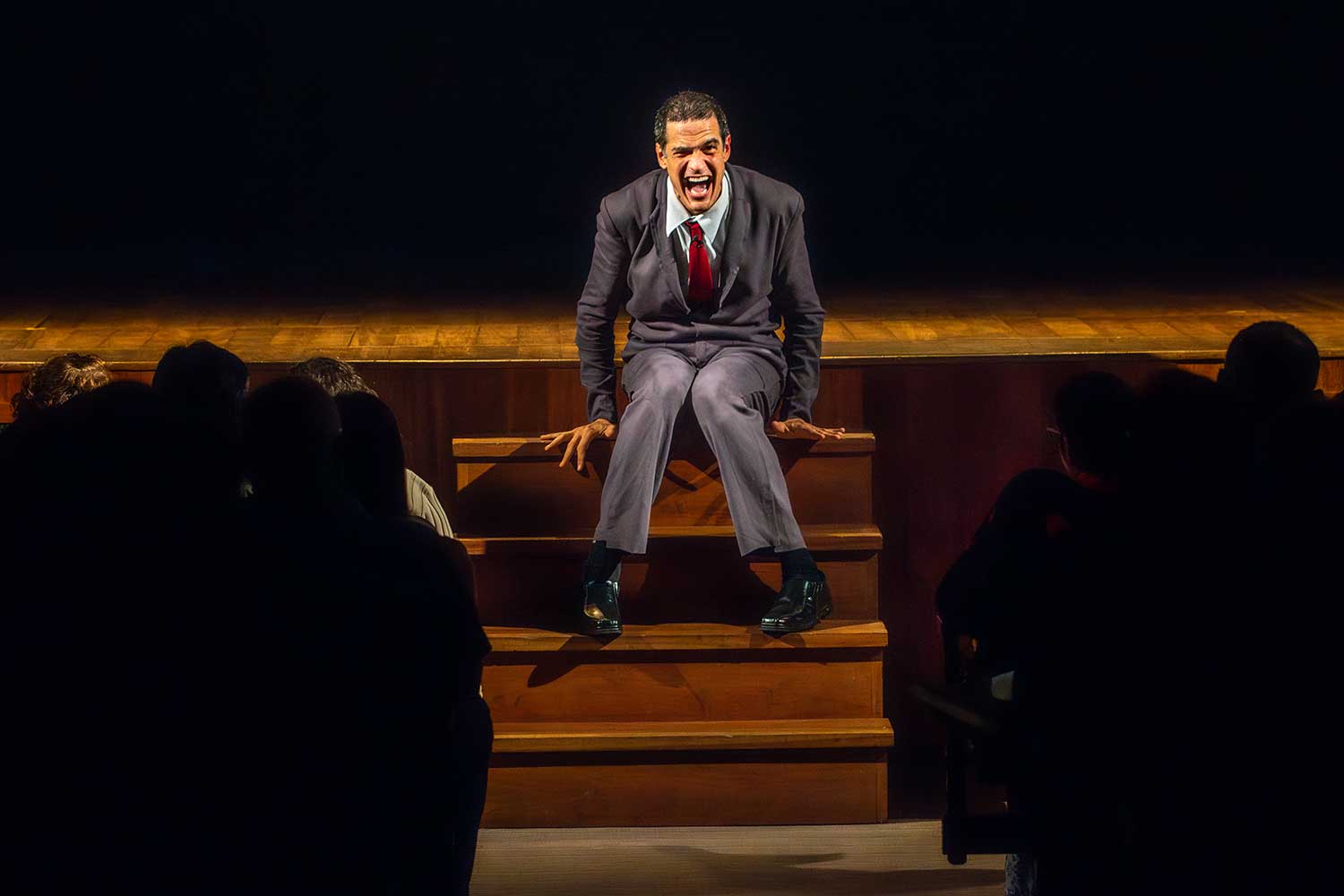 Mateus Solano estreia seu 1º monólogo no Teatro Renaissance, em SP - CHNews