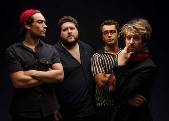 Peça em SP explora bullying LGBT e o impacto do cancelamento