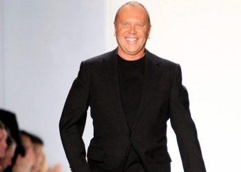 Capri Holdings investe em menos sofisticação para a Michael Kors