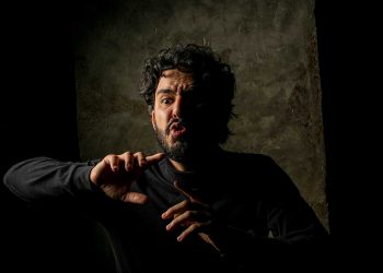 Peça “Esboço” retrata a loucura como extrema lucidez