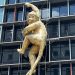 Australiana Lisa Roet cria instalação com macaco na Faria Lima