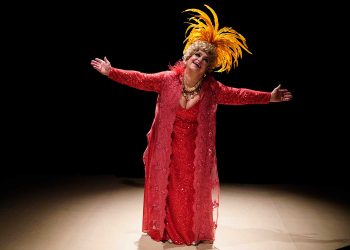 Grace Gianoukas volta a SP com “Nasci para ser Dercy”