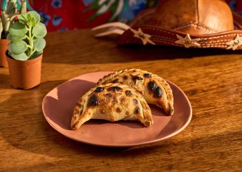 La Guapa e restaurante Mocotó criam a empanada Sertaneja
