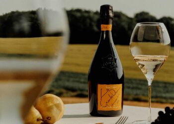 Veuve Clicquot e Jacquemus assinam collab limitada de champanhe