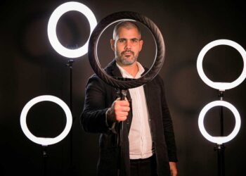 Rio: Juliano Cazarré expõe bastidores cruéis do mundo corporativo em monólogo
