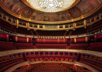 Paris celebra o centenário de Joséphine Baker com noite imersiva no Plaza Athénée