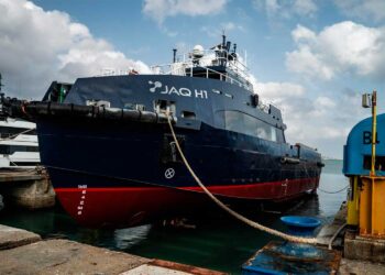 Projeto brasileiro lança barco movido a hidrogênio na véspera da COP30