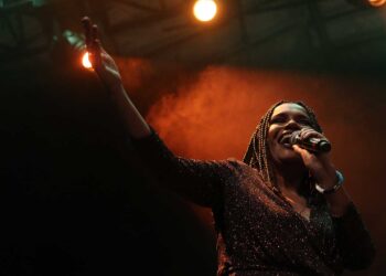 Teresa Cristina leva a Lapa para o palco da Casa Natura Musical