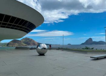 MAC Niterói abre “Tirando Onda”, mostra inédita de Not Vital