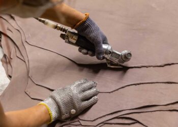 JBS anuncia joint venture com grupo Viva no setor de couro