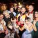 Clássico de Goldoni ganha bicheiro e social media no palco do Teatro Itália