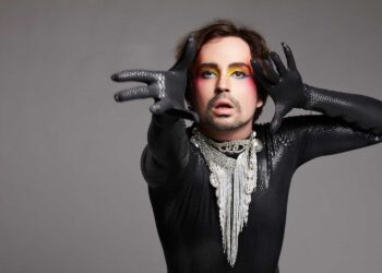 Johnny Hooker apresenta show com sucessos da carreira no Sesc 24 de Maio