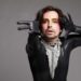 Johnny Hooker apresenta show com sucessos da carreira no Sesc 24 de Maio