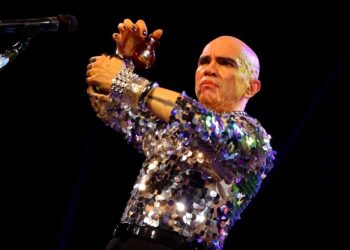 Edson Cordeiro traz tributo a Carmen Miranda aos palcos brasileiros