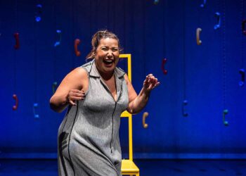 Rio: Mariana Xavier chega ao Teatro da Ilha com monólogo cômico