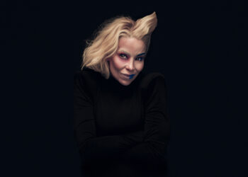 Danielle Winits provoca o público em “Choque!”, no Teatro Faap