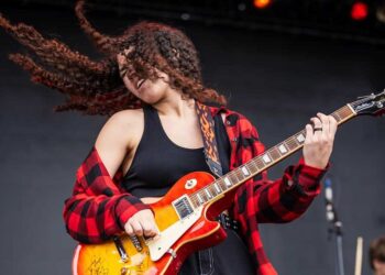 Gabi Anias celebra Clapton em tributo no Bourbon Street