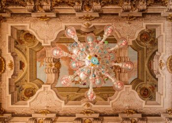 Puig e Fondazione Dries Van Noten anunciam parceria