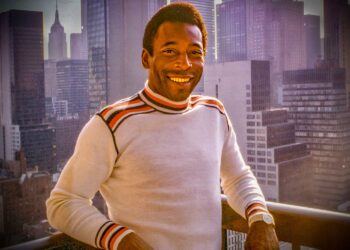 Pelé além do futebol: exposição revela o homem por trás do mito