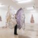 Sandra Lapage faz do excesso matéria-prima para nova exposição em SP