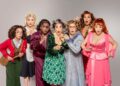 Sete estrelas do teatro musical viram suspeitas de assassinato em espetáculo