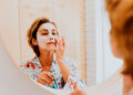 Dermatologista explica: 5 hábitos que protegem a pele no inverno
