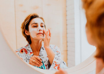 Dermatologista explica: 5 hábitos que protegem a pele no inverno