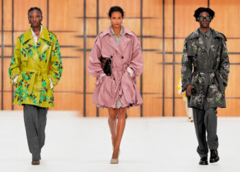 Trench coat reina na coleção que celebra os 170 anos da Burberry