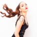 Lia Paris celebra 10 anos de “Lua Vermelha” e volta ao Brasil com shows